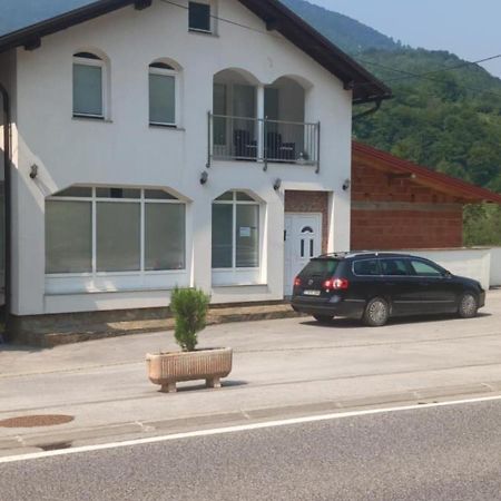 Vinac Guest House ヤイツェ エクステリア 写真