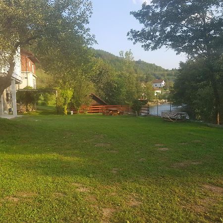 Vinac Guest House ヤイツェ エクステリア 写真