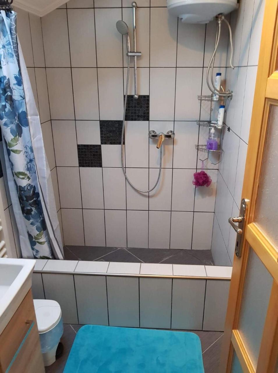 Vinac Guest House ヤイツェ エクステリア 写真